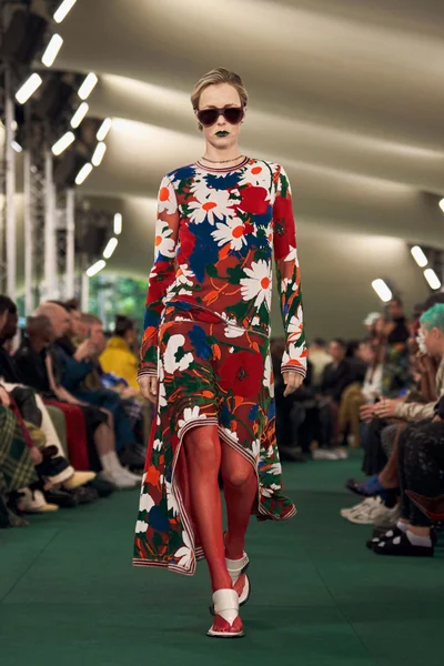 Look 50
